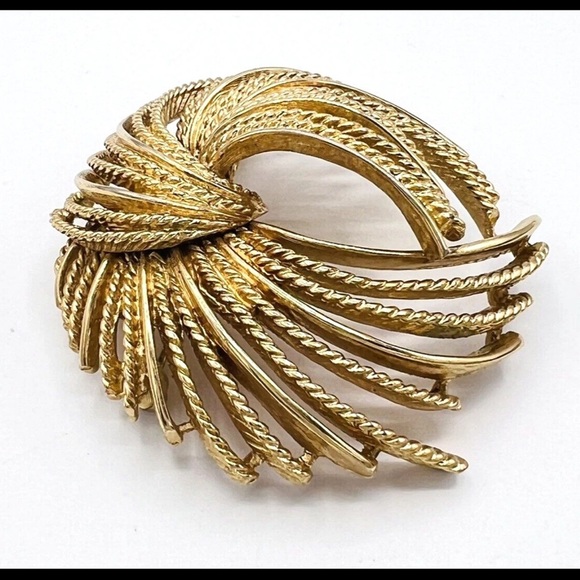Vintage Cordilia spray Gold tone Brooch textured waterfall 2” Eclectic Grandpa - Picture 7 of 8
